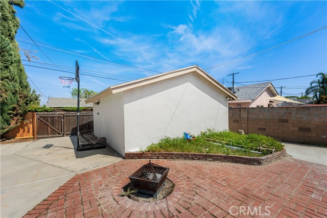 7948 Fallbrook Ave, West Hills CA: https://media.crmls.org/medias/4242b06e-2257-48b4-8aa9-81a1d78b8f1c.jpg