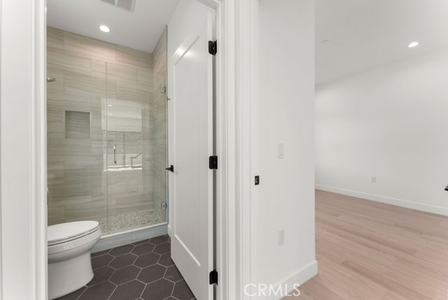 2155 Glenada Avenue, Montrose CA: https://media.crmls.org/medias/42442969-d1ed-4b03-a3c4-7fe2e1619c82.jpg