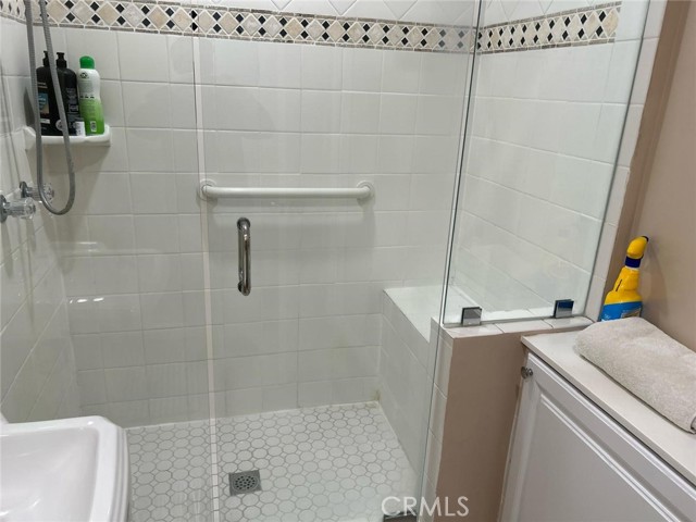 Detail Gallery Image 16 of 26 For 1215 Coronet, Pasadena,  CA 91107 - 2 Beds | 2 Baths