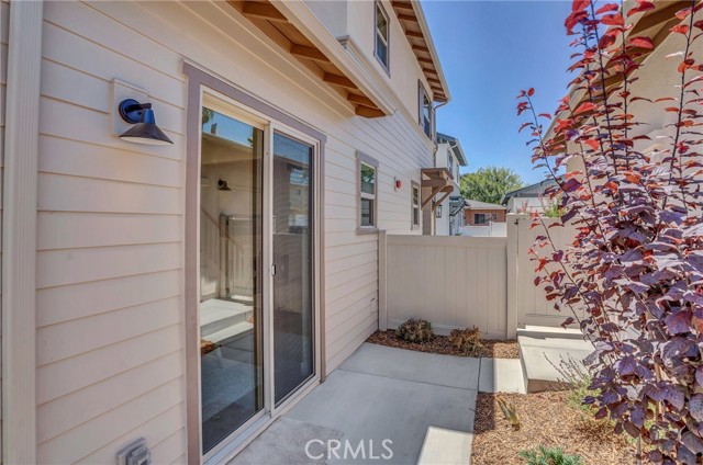 619 E Walnut, Monrovia CA: https://media.crmls.org/medias/4244bfc8-5d22-46b5-bb0a-60660e1bf96c.jpg