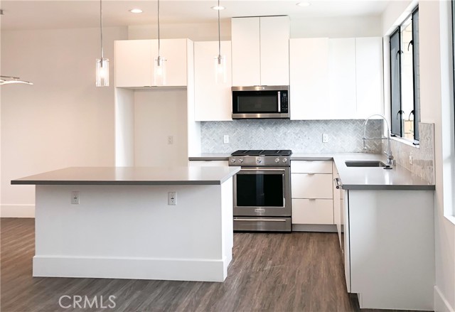 Detail Gallery Image 14 of 34 For 4201 Pennsylvania Ave, La Crescenta,  CA 91214 - 3 Beds | 2/1 Baths