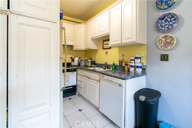 14560 Clark Street, Sherman Oaks CA: https://media.crmls.org/medias/424616f7-4cfb-4180-8ebf-8d18923eb394.jpg