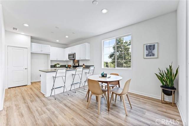Detail Gallery Image 10 of 34 For 1166 Newberry Ln #1,  Claremont,  CA 91711 - 2 Beds | 2/1 Baths