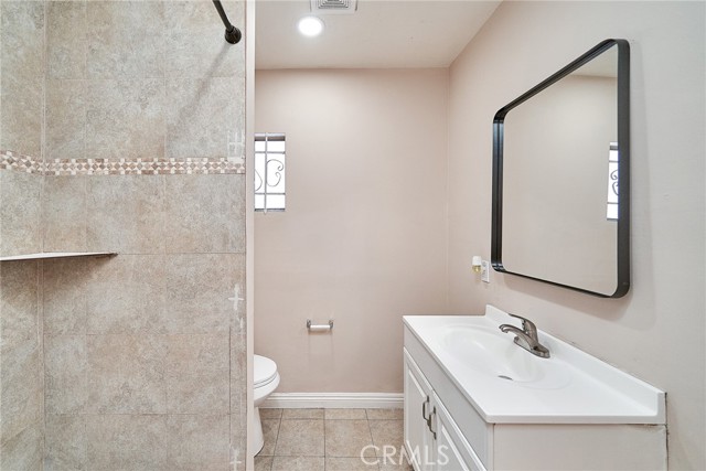 Detail Gallery Image 11 of 16 For 1329 W 37th Dr, Los Angeles,  CA 90007 - 4 Beds | 2 Baths