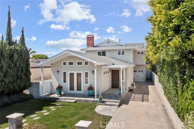 1069 Avenue D, Redondo Beach CA: https://media.crmls.org/medias/4246aa84-766b-4ca2-8e7e-dd8c5a71bbfd.jpg