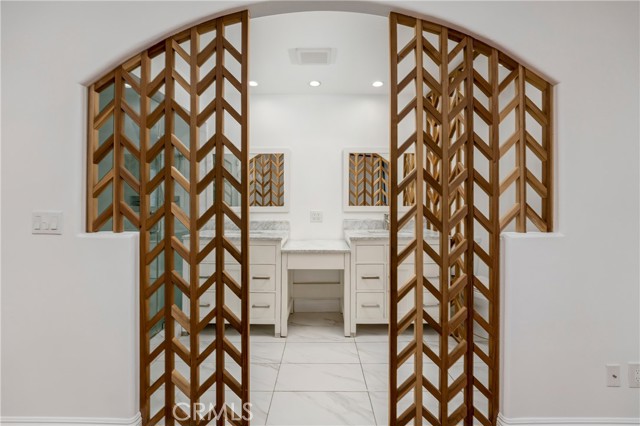 6059 Vantage Avenue, Valley Glen CA: https://media.crmls.org/medias/4246c33d-ef6d-4f12-9dda-472763eab443.jpg
