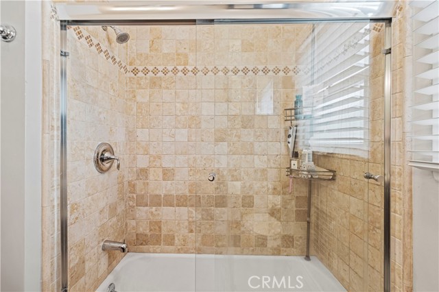 17955 Archwood Street, Reseda CA: https://media.crmls.org/medias/4247f5de-03af-4737-a58a-a95a3132625a.jpg