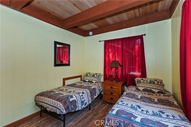320 W Aeroplane Boulevard, Big Bear City CA: https://media.crmls.org/medias/42484921-3b84-42f9-b601-9fa0fe27dfb4.jpg