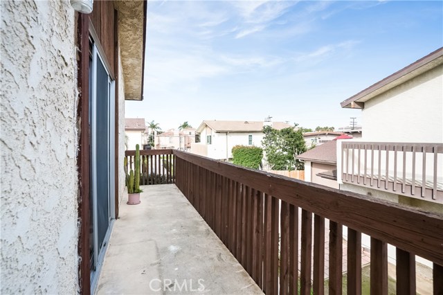 2014 Warfield Avenue, Redondo Beach, California 90278, 2 Bedrooms Bedrooms, ,1 BathroomBathrooms,Residential,Sold,Warfield,SB17032190