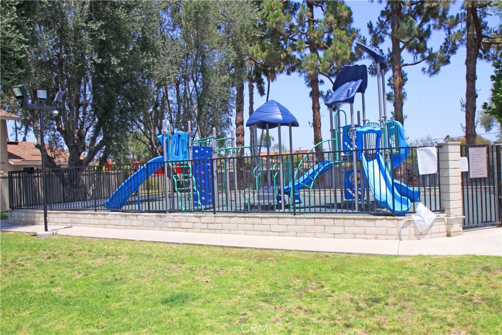 MLS #OC25084497 img 4