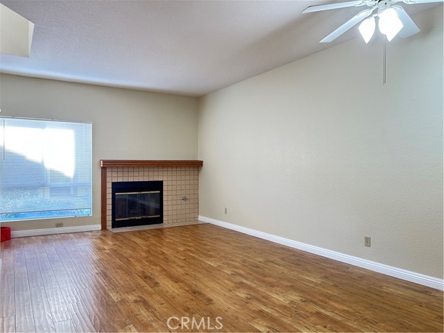 Detail Gallery Image 5 of 27 For 567 Springbrook, Irvine,  CA 92614 - 3 Beds | 2/1 Baths