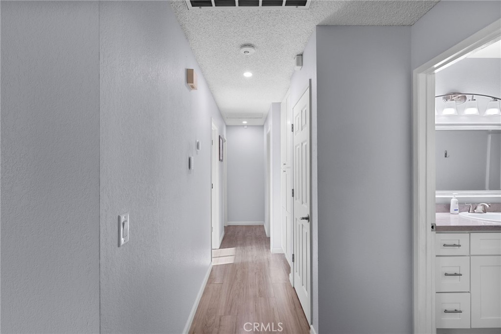 https://media.crmls.org/medias/424a3222-5b40-4af8-b5de-e6d9c13255c5.jpg?preset=X-Large