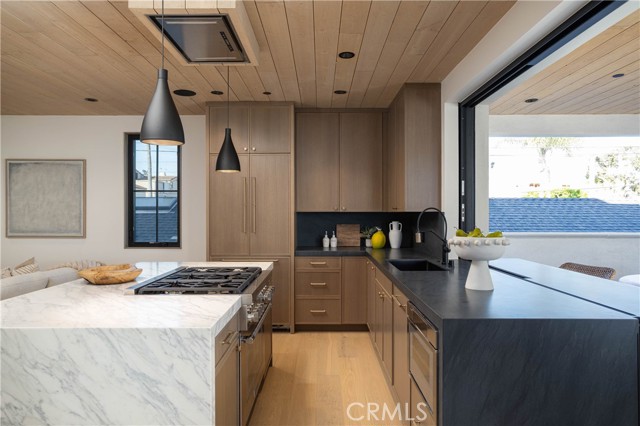 Detail Gallery Image 4 of 22 For 519 1/2 Narcissus Ave #B,  Corona Del Mar,  CA 92625 - 2 Beds | 2/1 Baths