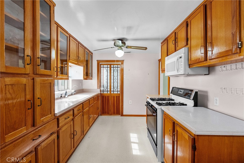 https://media.crmls.org/medias/424af3df-ad64-4753-bdf9-ffc4150dff00.jpg?preset=X-Large