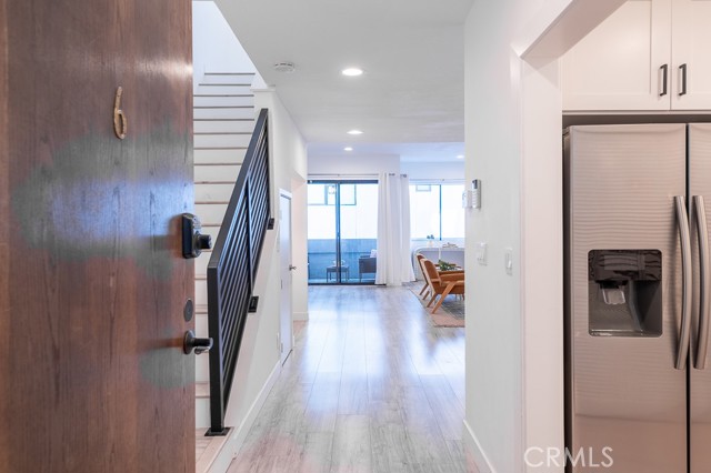 Detail Gallery Image 4 of 35 For 839 Larrabee St #6,  West Hollywood,  CA 90069 - 2 Beds | 2/1 Baths