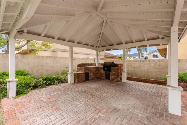 Detail Gallery Image 10 of 43 For 22301 Wallingford Ln, Huntington Beach,  CA 92646 - 4 Beds | 3/1 Baths