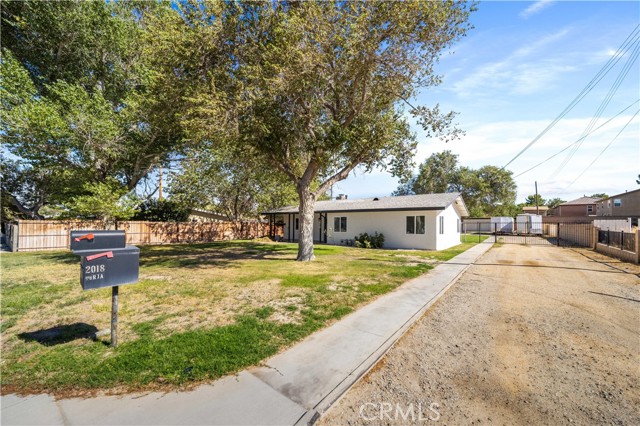 Detail Gallery Image 3 of 38 For 2018 W Avenue K4, Lancaster,  CA 93536 - 5 Beds | 3 Baths