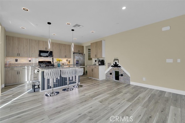 Detail Gallery Image 11 of 54 For 882 Kirkwood Ct, Olivehurst,  CA 95961 - 6 Beds | 3/1 Baths