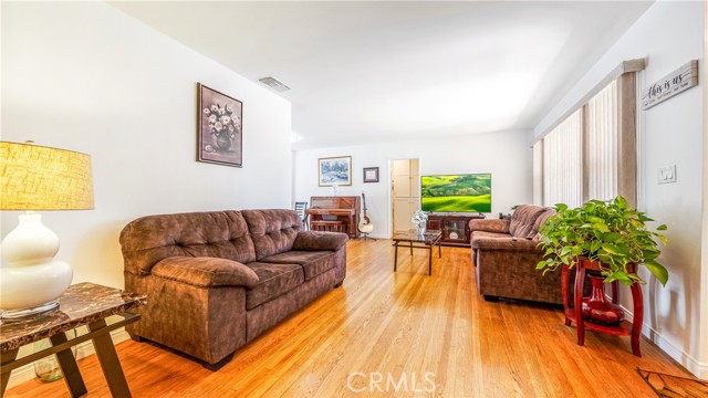 16053 Devonshire Street, Granada Hills CA: https://media.crmls.org/medias/424c7dff-0267-49aa-8a3c-82623d013a35.jpg