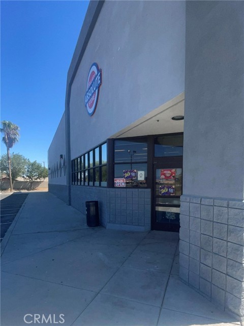 21738 US Highway 18, Apple Valley CA: https://media.crmls.org/medias/424d148f-b08d-4605-849a-a250015c0dba.jpg