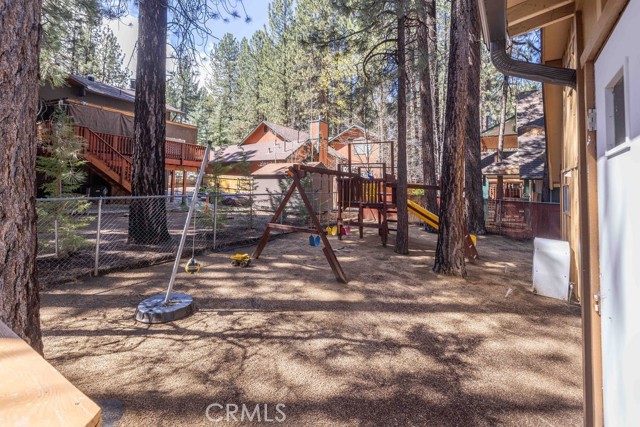 Detail Gallery Image 17 of 51 For 41941 Evergreen Dr, Big Bear Lake,  CA 92315 - 4 Beds | 4 Baths