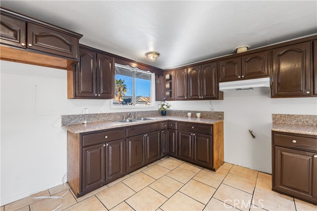 Detail Gallery Image 8 of 40 For 1252 E Avenue R6, Palmdale,  CA 93550 - 3 Beds | 1 Baths