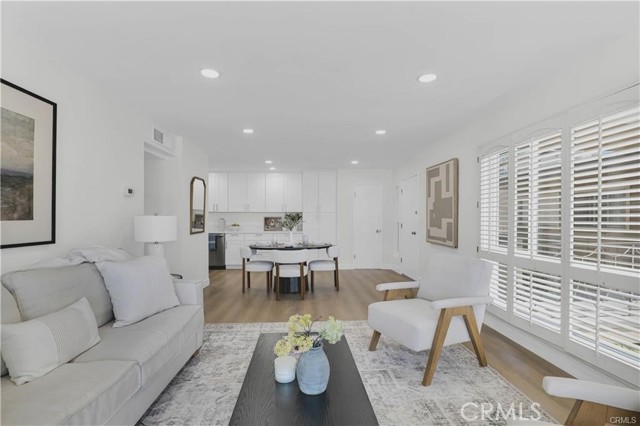 970 Palm, 200 photo 10