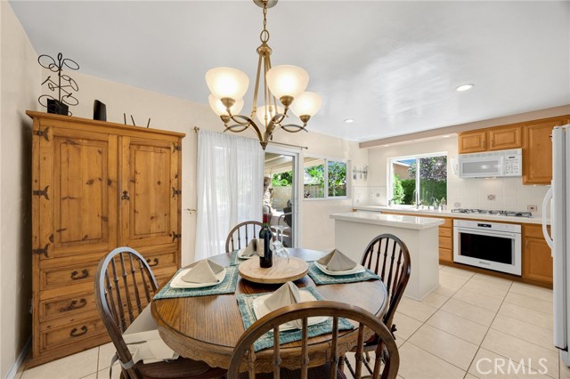 17381 Yorkshire Avenue, Yorba Linda CA: https://media.crmls.org/medias/424f7d83-dcc1-4b34-88f9-2342d4b169fa.jpg