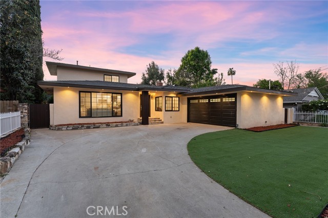 Detail Gallery Image 2 of 55 For 6539 Noble Avenue, Van Nuys,  CA 91411 - 4 Beds | 4 Baths