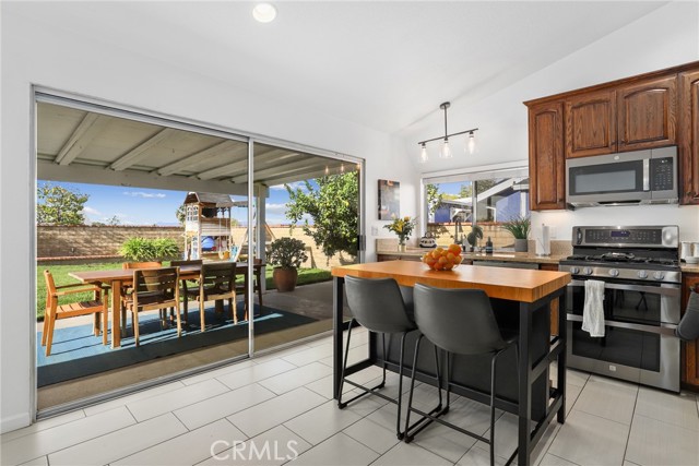 Detail Gallery Image 6 of 25 For 27819 Sumner, Saugus,  CA 91350 - 3 Beds | 2 Baths