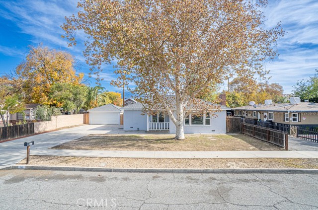 140 S Thompson Street, Hemet CA: https://media.crmls.org/medias/4250e8c2-470b-404d-b0d2-909d66c9348a.jpg