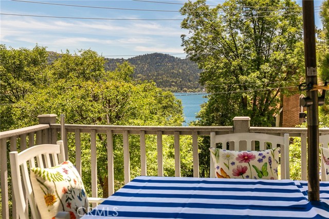 Detail Gallery Image 2 of 44 For 27888 West Shore Rd, Lake Arrowhead,  CA 92352 - 3 Beds | 2 Baths
