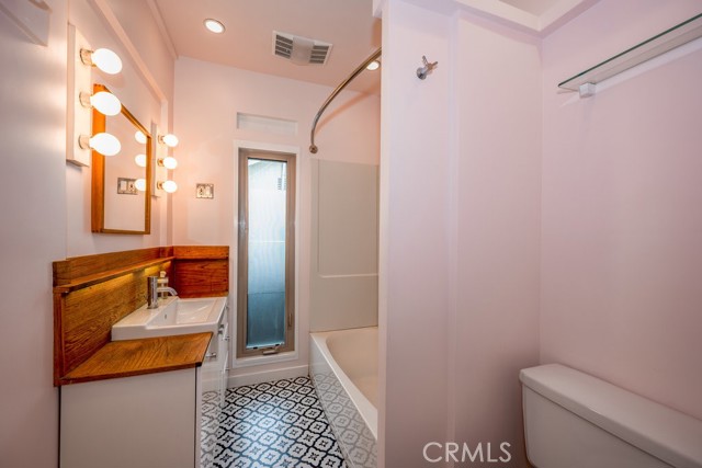 Detail Gallery Image 5 of 28 For 1243 Yosemite Dr, Los Angeles,  CA 90041 - 2 Beds | 1 Baths