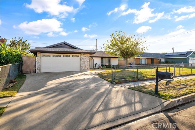 Detail Gallery Image 2 of 29 For 19351 W Mallory Dr, Bloomington,  CA 92316 - 4 Beds | 2 Baths