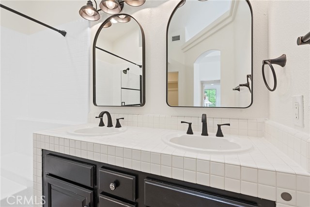 1 Overture Lane, Aliso Viejo CA: https://media.crmls.org/medias/42523845-623d-4d55-b1a5-bad846f78aa7.jpg