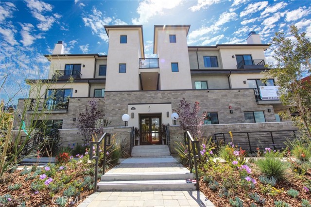 Detail Gallery Image 2 of 17 For 330 Street Salem #204,  Glendale,  CA 91203 - 3 Beds | 2/1 Baths