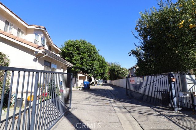 Detail Gallery Image 7 of 37 For 16731 Parthenia St #3,  Northridge,  CA 91343 - 4 Beds | 3 Baths