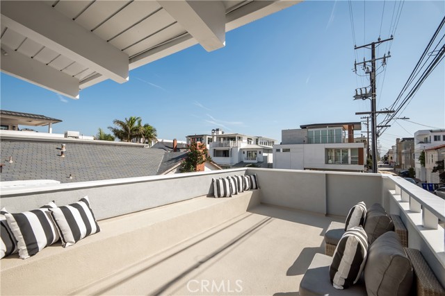 317 8th Street, Manhattan Beach, California 90266, 3 Bedrooms Bedrooms, ,3 BathroomsBathrooms,Residential,Sold,8th,SB22148792