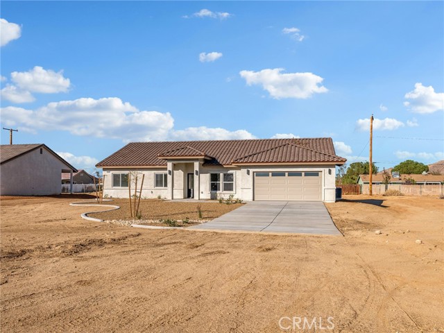 Detail Gallery Image 4 of 33 For 15605 Dale Evans Pkwy, Apple Valley,  CA 92307 - 4 Beds | 2/1 Baths
