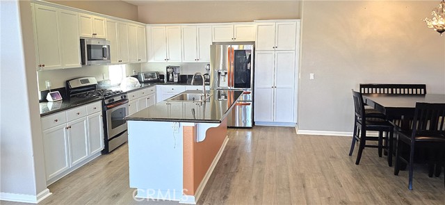 Granite counter tops & Stainless steel appliances