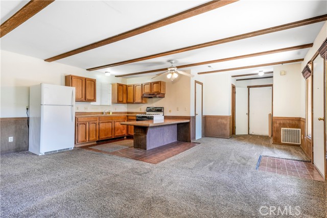 1300 Oak Avenue, Carlsbad CA: https://media.crmls.org/medias/42559354-be00-447a-b85d-d3aa541301e9.jpg