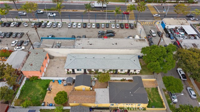 8915 Elizabeth Ave, South Gate CA: https://media.crmls.org/medias/4255d7f9-04a2-4ab9-946e-a36204fa0658.jpg