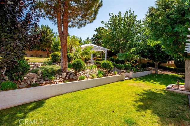 5618 Gardendale Lane, Palmdale CA: https://media.crmls.org/medias/4256483b-fb97-441d-b401-dee2a5481c91.jpg