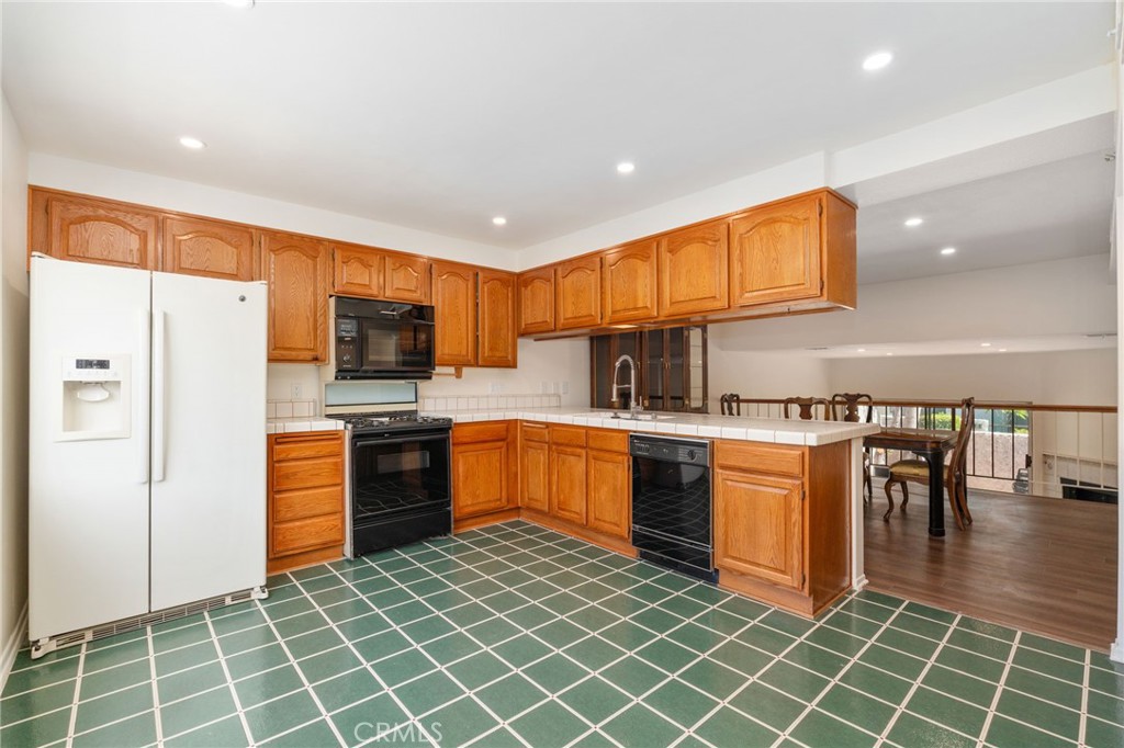 MLS #DW25227160 image #11