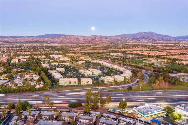 950 Roosevelt, Irvine CA: https://media.crmls.org/medias/42575652-726b-4d0b-a291-c650583fcc16.jpg