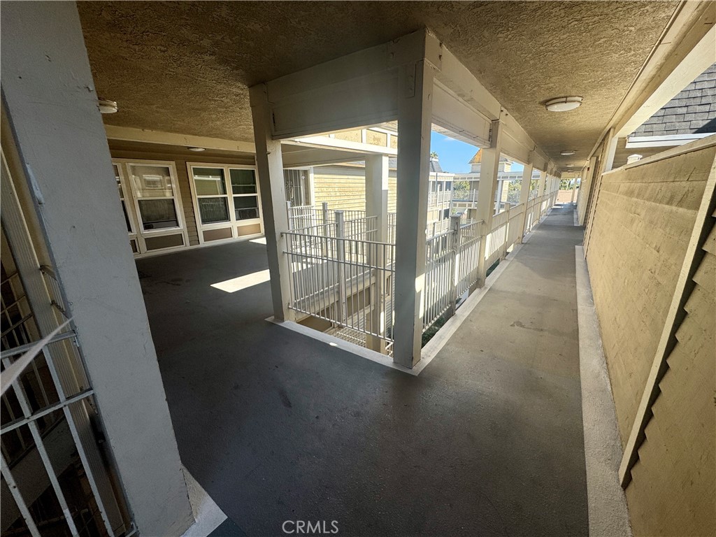 https://media.crmls.org/medias/425827a5-cc87-44f2-9ee6-a2701c0f757c.jpg?preset=X-Large