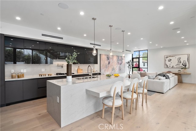 3670 Buena Park Drive, Studio City CA: https://media.crmls.org/medias/4258415a-d290-4361-99b1-ae67cd8018a4.jpg
