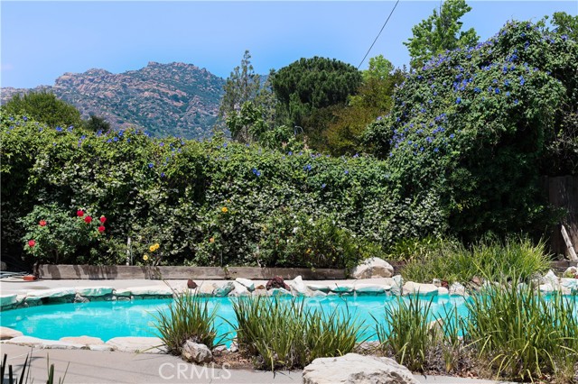 Detail Gallery Image 4 of 20 For 10035 Gierson Ave, Chatsworth,  CA 91311 - 4 Beds | 3 Baths
