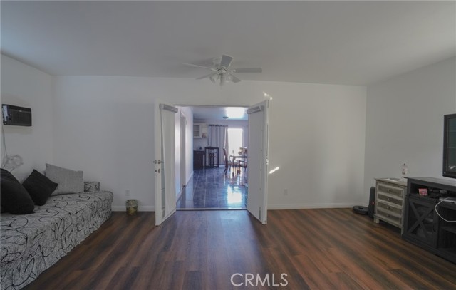 Detail Gallery Image 25 of 48 For 404 Poinsettia, Compton,  CA 90221 - 3 Beds | 2 Baths