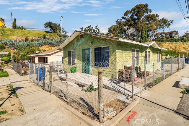 Detail Gallery Image 3 of 7 For 3923 Eagle St, Los Angeles,  CA 90063 - 4 Beds | 1 Baths
